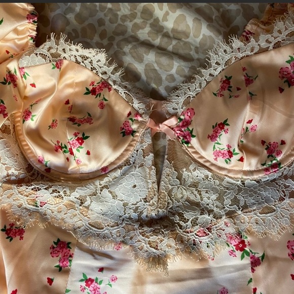 For Love and Lemons Aster Bodysuit 💖 - Picture 2 of 2